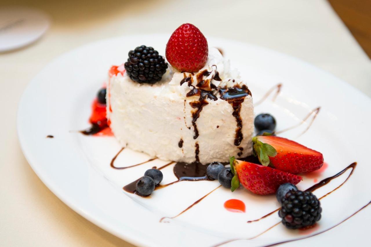 옥시덴탈 알 자다프 두바이 외부 사진 A dessert